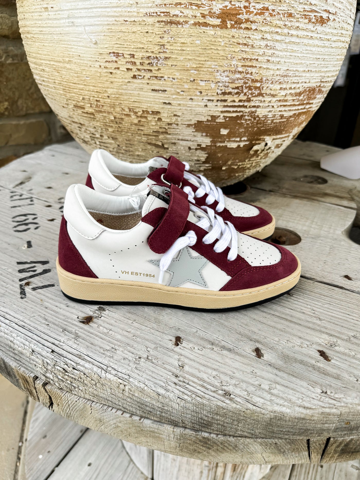 Dakota 3 Maroon Suede