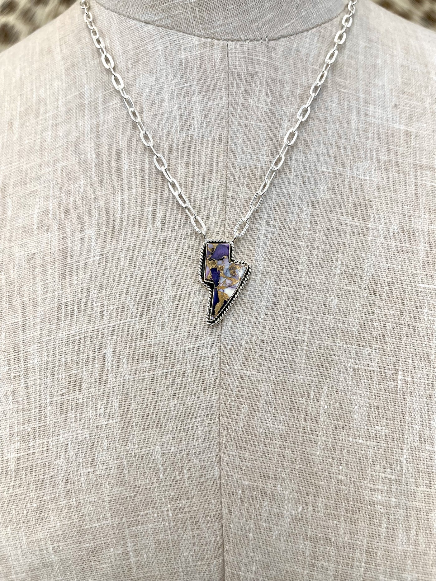 Hada Violet Rose Lightning Necklace