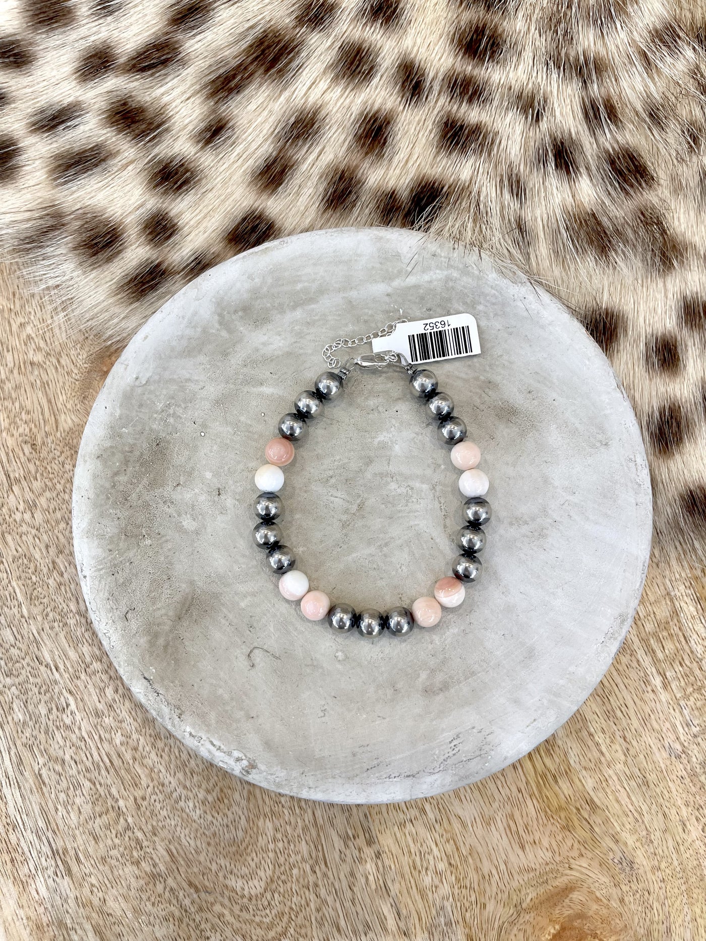 8 MM Pearl/Pink Conch Beaded Bracelet